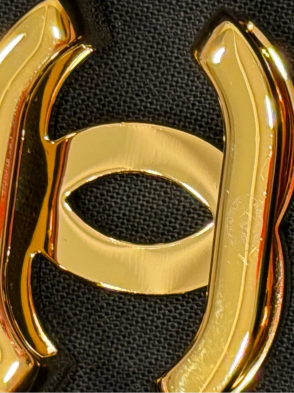 CHANEL Gold Interlocking CC scarf ring 2026 - Picture 11 of 13